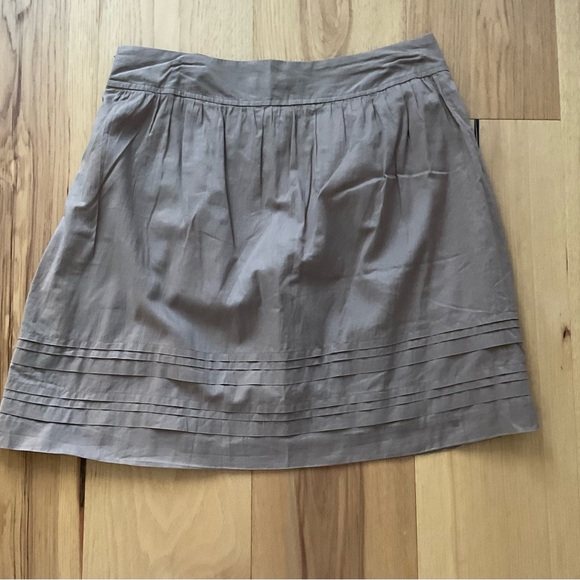 Ann Taylor Loft Tan Pleated Skirt, Size 4 - Picture 2 of 8